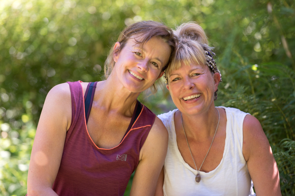 Angelika und Gaby im Garten